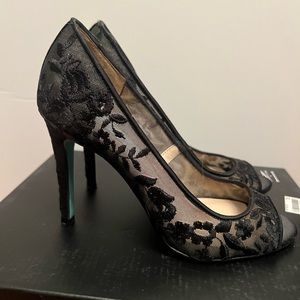 Betsy Johnson Black Laced Open Toed Pumps